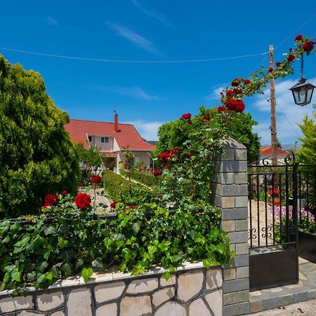 Christina'S Place Сами Экстерьер фото