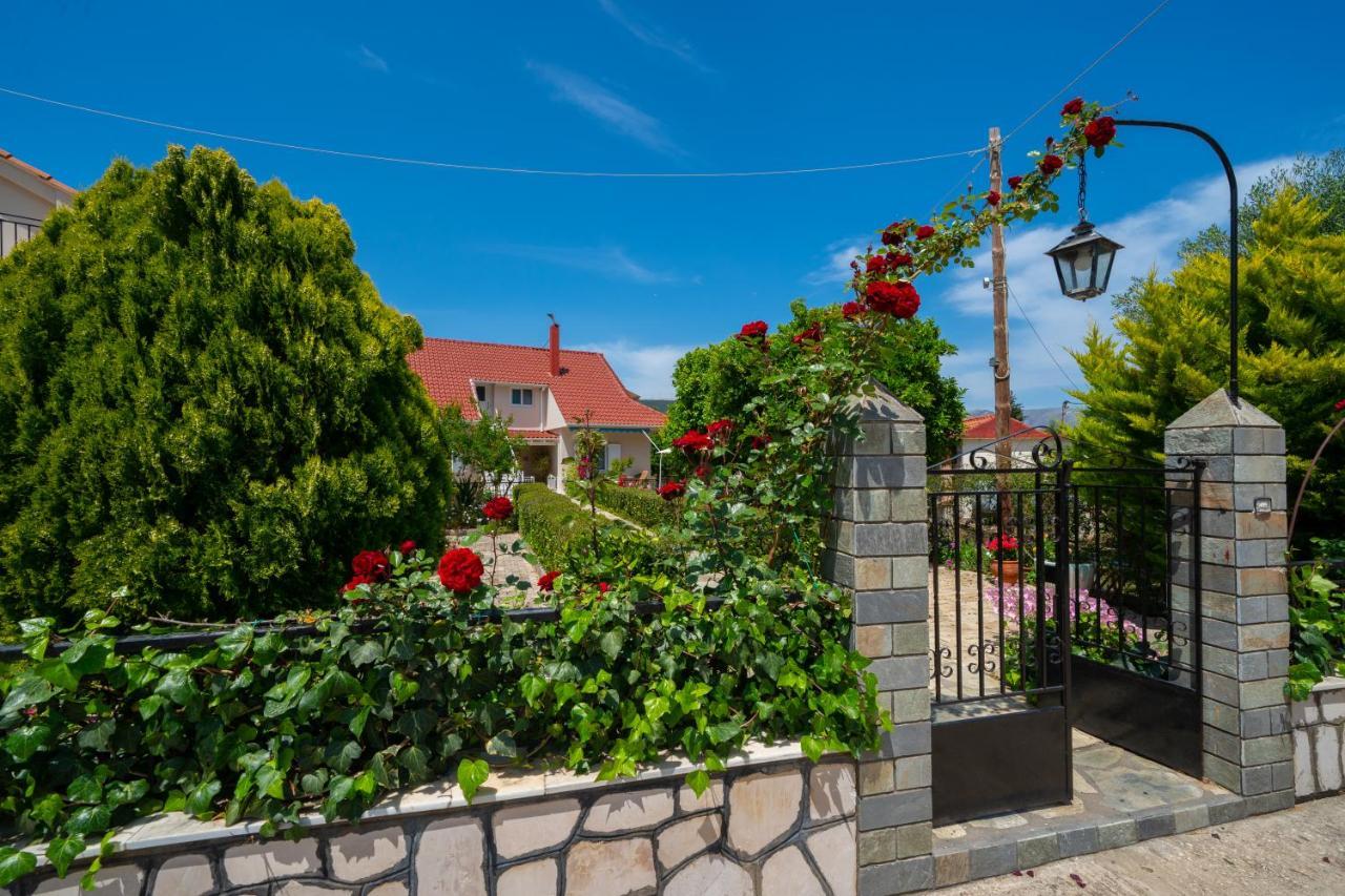 Christina'S Place Сами Экстерьер фото