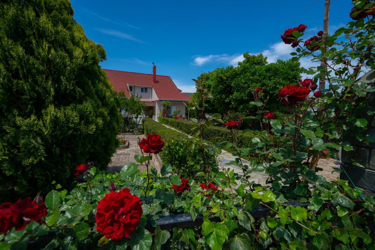 Christina'S Place Сами Экстерьер фото