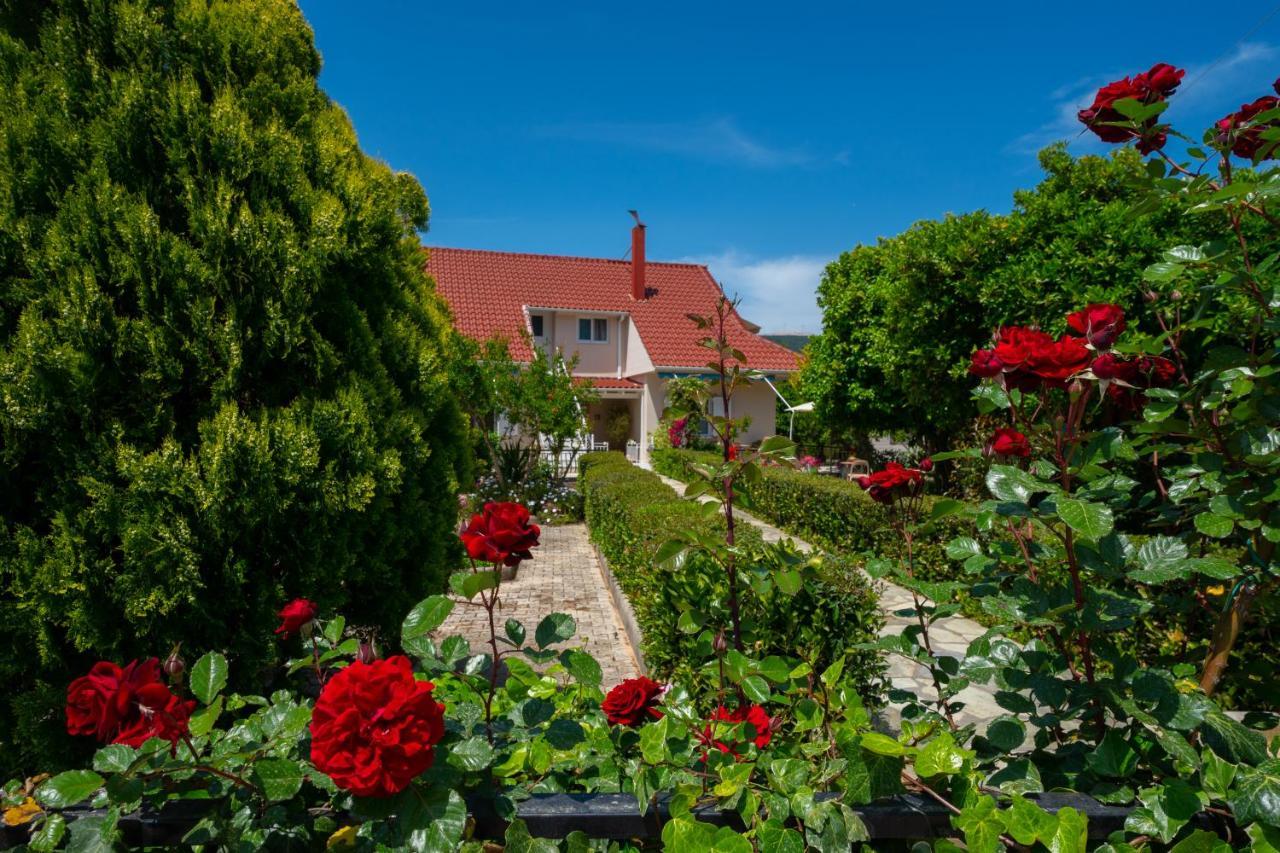 Christina'S Place Сами Экстерьер фото